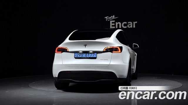 Tesla Model Y Long Range AWD — пробег 49 611 км — фото 4 из 5