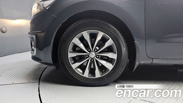 Kia Carnival 9-seater Luxury — пробег 240 161 км — фото 5 из 5
