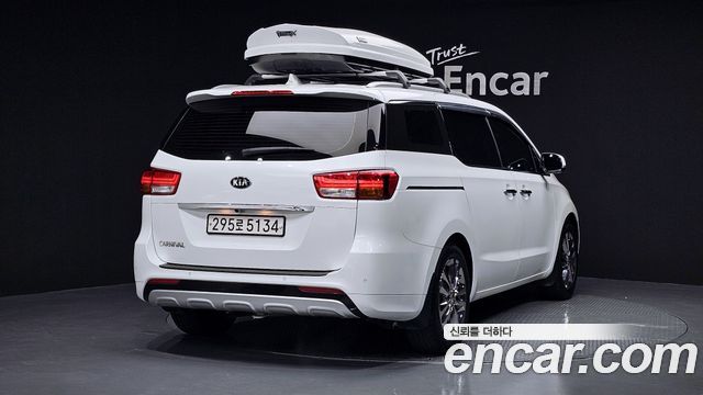 Kia Carnival Gasoline 9-seater Noblesse — пробег 67 303 км — фото 2 из 5