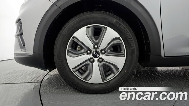 Kia Niro 1.6 HEV Luxury — пробег 55 930 км — фото 5 из 5