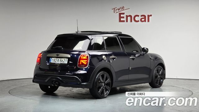 Mini Cooper 5Door Resolute Edition 3rd Gen — пробег 30 531 км — фото 2 из 5