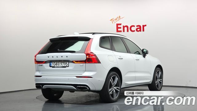 Volvo XC60 T8 R-Design — пробег 44 196 км — фото 2 из 5