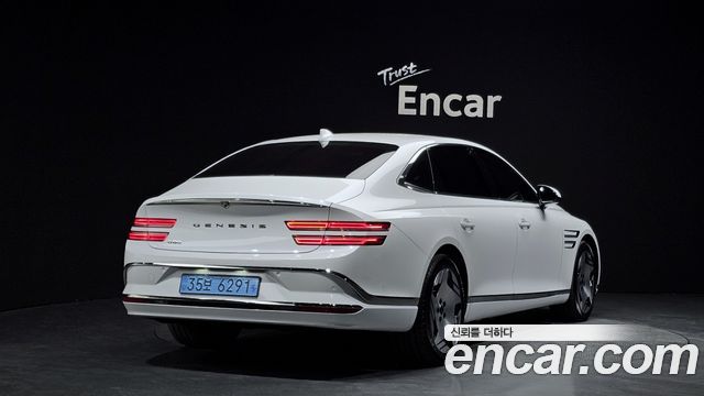 Genesis G80 e-AWD — пробег 1 895 км — фото 2 из 5