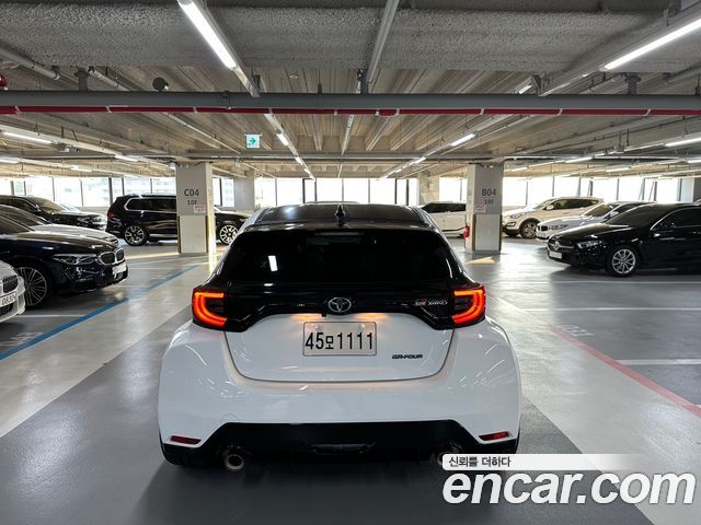 Toyota Yaris(Vitz) из Кореи Encar