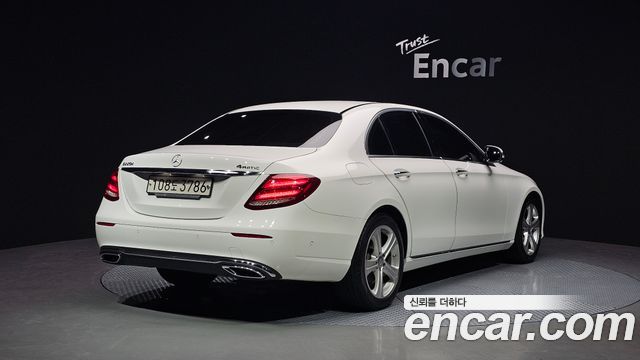 Mercedes-Benz E-Class E220d 4MATIC Avantgarde — пробег 83 756 км — фото 2 из 5
