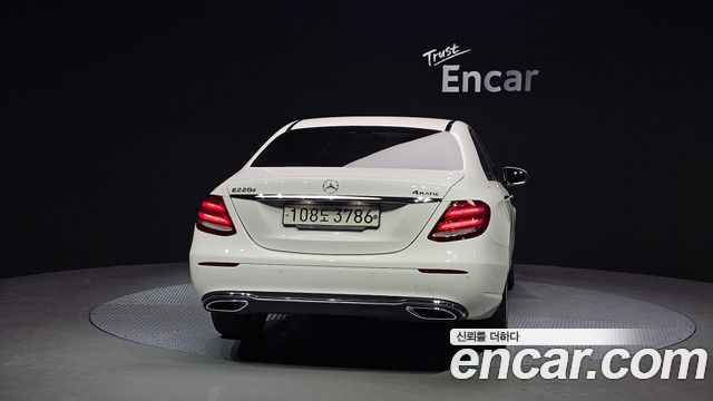 Mercedes-Benz E-Class E220d 4MATIC Avantgarde — пробег 83 756 км — фото 4 из 5