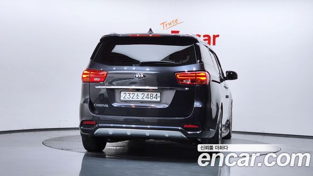 Kia Carnival из Кореи Encar