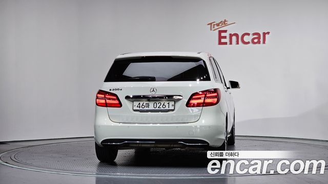 Mercedes-Benz B-Class B200 d — пробег 69 476 км — фото 4 из 5
