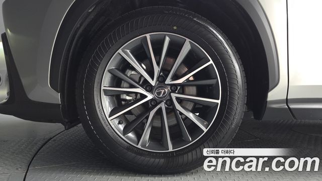 Lexus NX Premium — пробег 80 065 км — фото 5 из 5