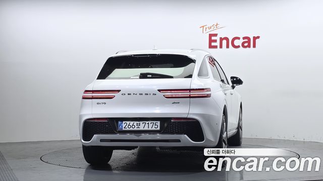 Genesis GV70 из Кореи Encar