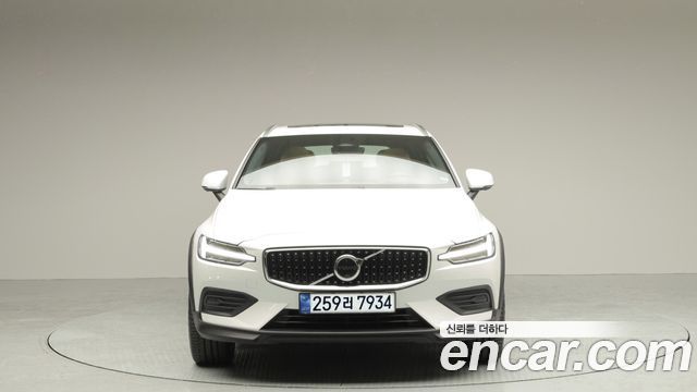 Volvo V60 B5 Ultimate AWD — пробег 6 019 км — фото 2 из 5