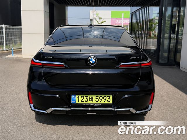 BMW 7-Series 740i xDrive M Sport — пробег 1 300 км — фото 3 из 5