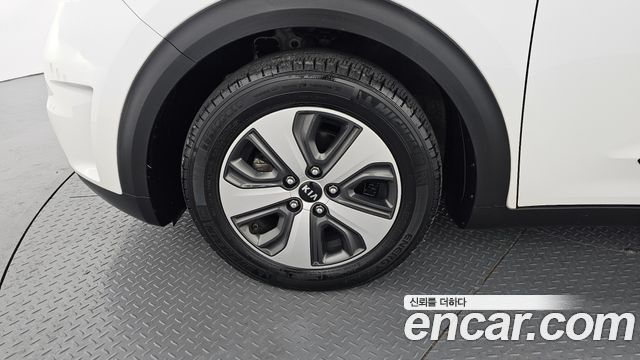 Kia Niro Luxury — пробег 158 743 км — фото 5 из 5