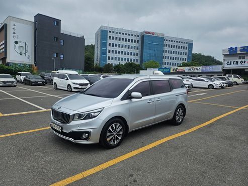 Kia Carnival 9-seater Luxury — пробег 126 718 км — фото 2 из 5