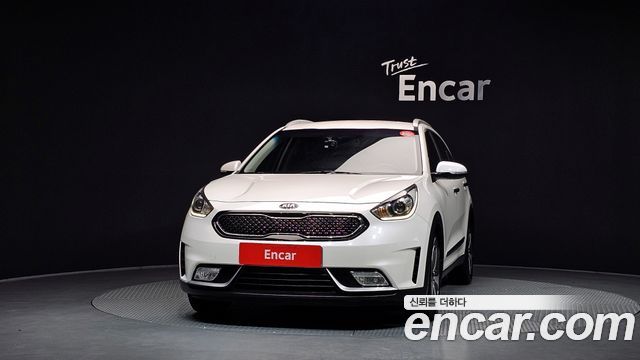 Kia Niro Luxury — пробег 131 544 км — фото 3 из 5