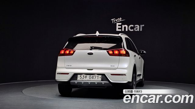 Kia Niro Luxury — пробег 131 544 км — фото 4 из 5