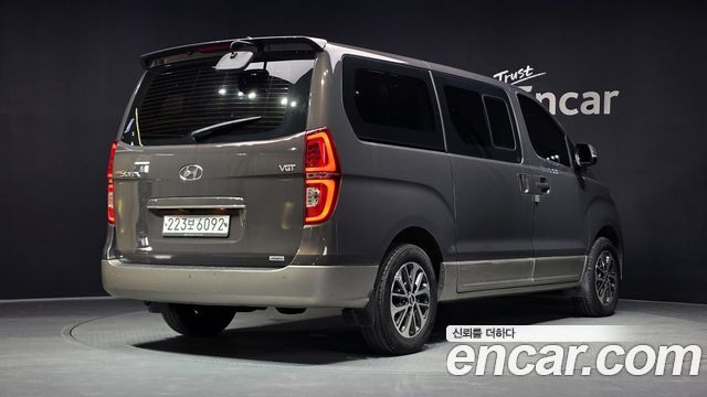 Hyundai Starex 4WD Urban 9-Seater Exclusive — пробег 152 917 км — фото 2 из 5