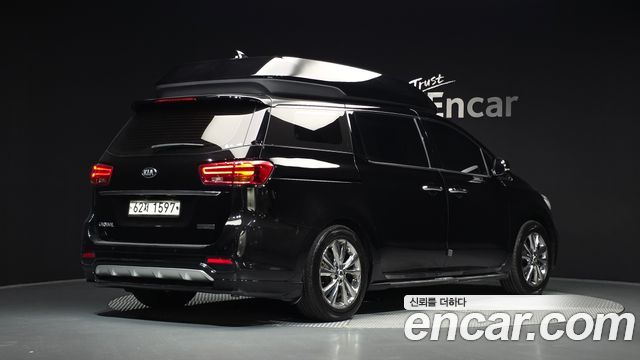 Kia Carnival 9-Seater Hi-Limousine Prestige — пробег 96 800 км — фото 2 из 5