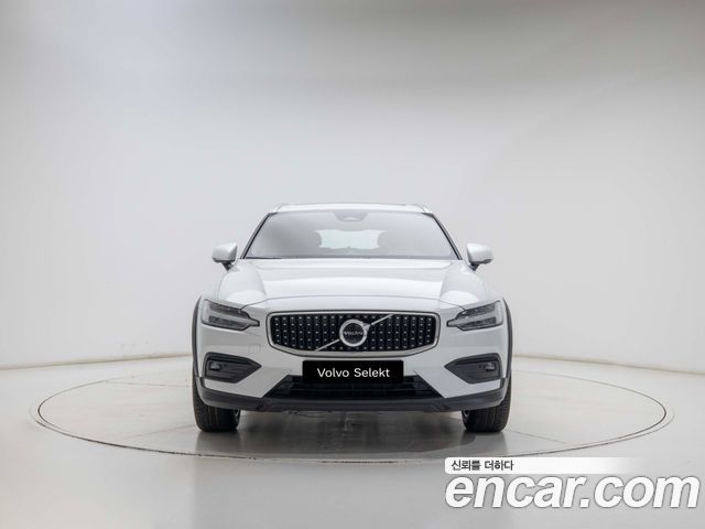 Volvo V60 B5 Ultra AWD — пробег 5 864 км — фото 2 из 5