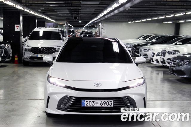 Toyota Camry 2.5 XLE Premium Hybrid — пробег 38 км — фото 2 из 5
