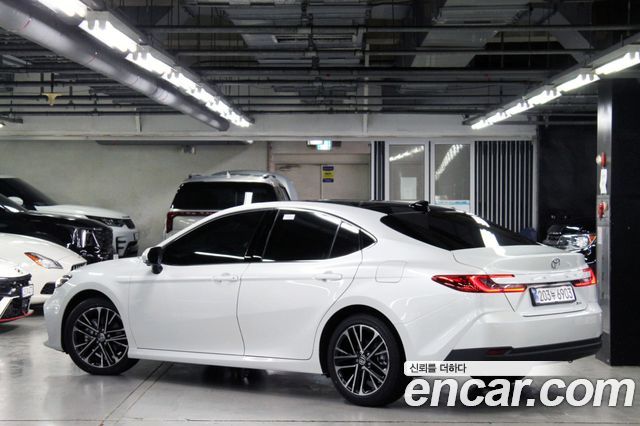 Toyota Camry 2.5 XLE Premium Hybrid — пробег 38 км — фото 4 из 5