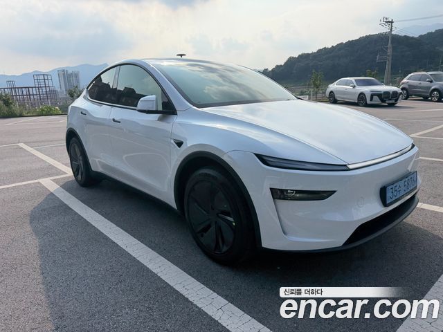 Tesla Model Y Premium RWD — пробег 1 077 км — фото 1 из 5