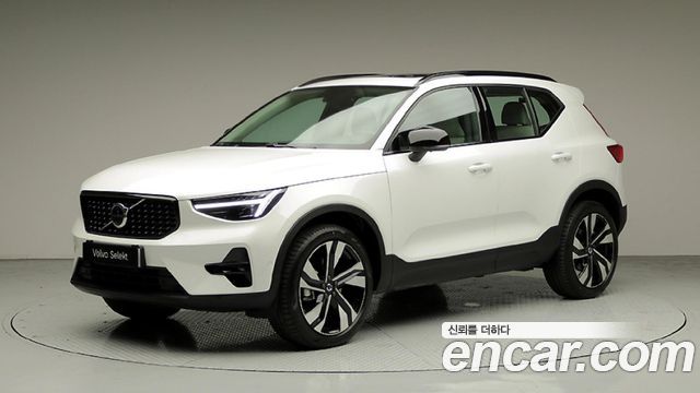 Volvo XC40 B4 Ultra Dark — пробег 11 056 км — фото 1 из 5