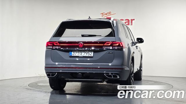 Volkswagen Atlas 2.0 TSI R-LINE 7-Seater — пробег 4 673 км — фото 4 из 5