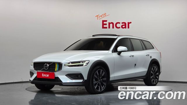 Volvo V60 B5 Ultimate AWD — пробег 71 629 км — фото 1 из 5