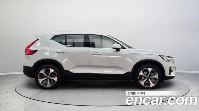 Volvo XC40 B4 Ultra Bright — пробег 7 911 км — фото 4 из 5