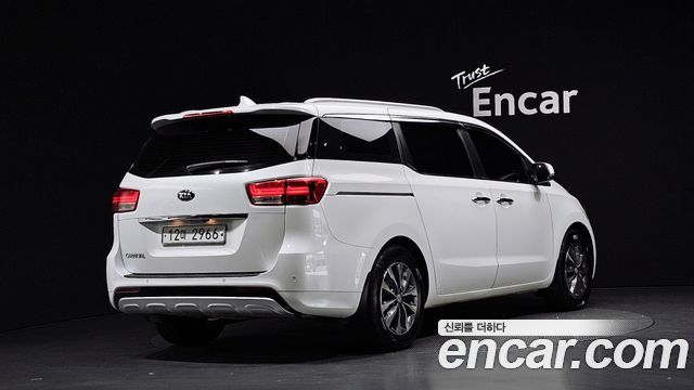 Kia Carnival из Кореи Encar