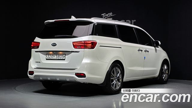 Kia Carnival 9-Seater Luxury — пробег 113 608 км — фото 2 из 5