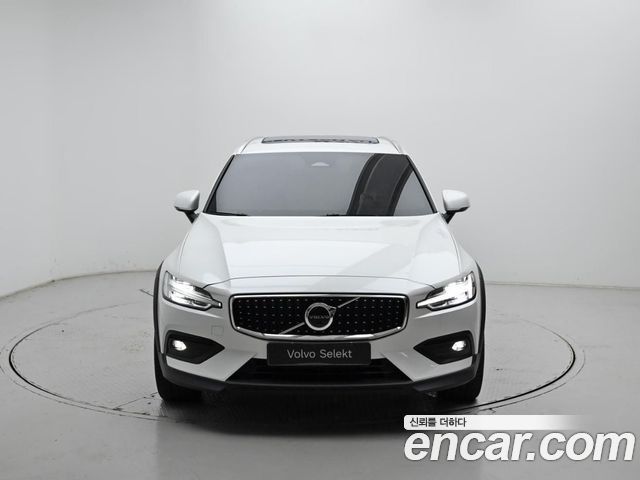 Volvo V60 B5 Ultra AWD — пробег 10 967 км — фото 3 из 5