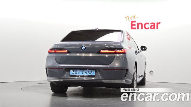 BMW i7 xDrive 60 Design Pure Excellence — пробег 38 841 км — фото 4 из 5