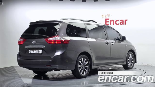 Toyota Sienna 3.5 AWD — пробег 48 869 км — фото 2 из 5