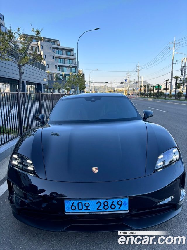 Porsche Taycan 4S — пробег 25 000 км — фото 3 из 5