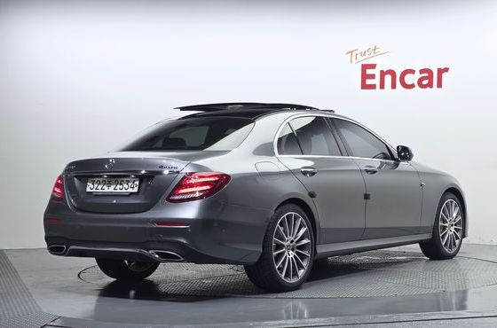 Mercedes-Benz E-Class E350 4MATIC AMG Line — пробег 109 595 км — фото 2 из 5