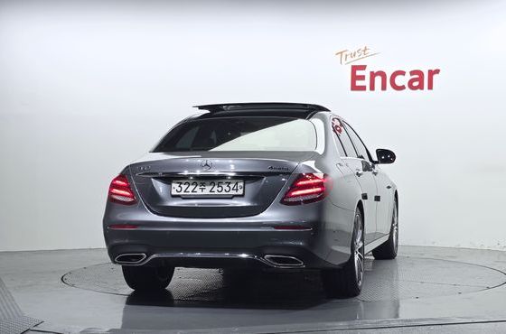 Mercedes-Benz E-Class E350 4MATIC AMG Line — пробег 109 595 км — фото 4 из 5