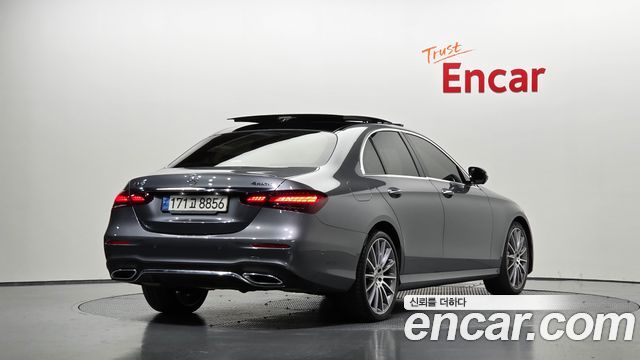Mercedes-Benz E-Class E350 4MATIC AMG Line — пробег 100 522 км — фото 2 из 5