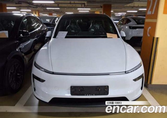 Tesla Model Y L Long Range AWD — пробег 1 км — фото 1 из 5