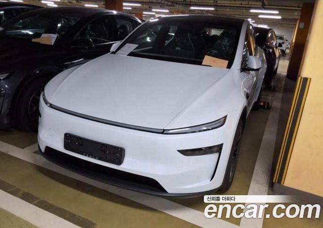 Tesla Model Y L Long Range AWD — пробег 1 км — фото 2 из 5