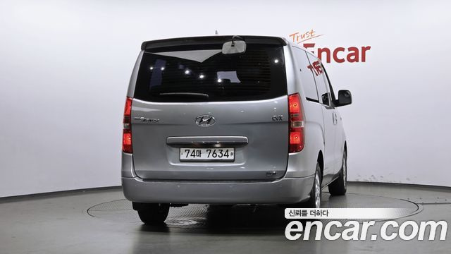 Hyundai Starex 12-Seater Wagon CVX Luxury — пробег 173 493 км — фото 4 из 5