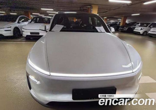 Tesla Model Y L Long Range AWD — пробег 1 км — фото 1 из 5