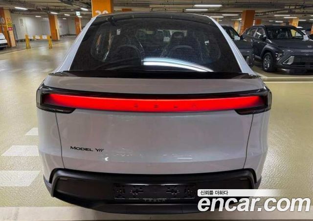 Tesla Model Y L Long Range AWD — пробег 1 км — фото 3 из 5