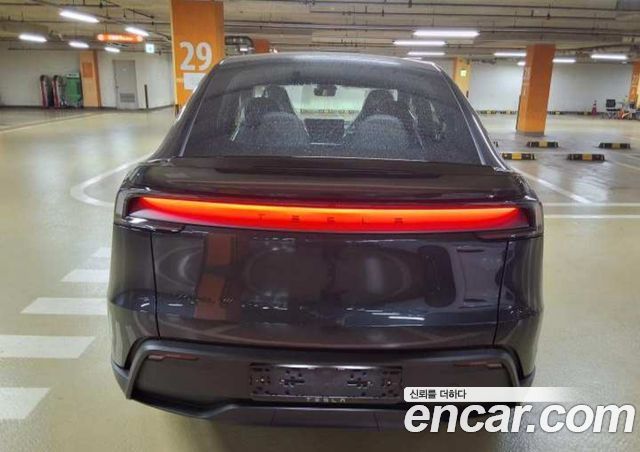 Tesla Model Y L Long Range AWD — пробег 1 км — фото 3 из 5