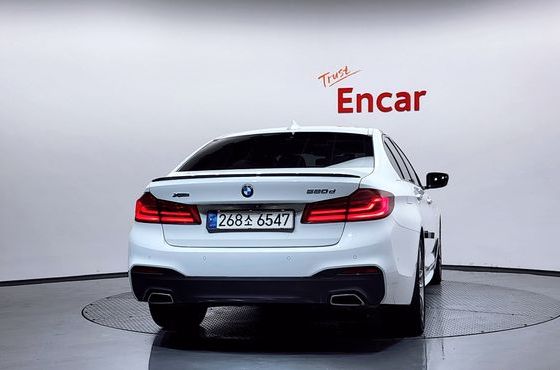 BMW 5-Series 520d M Sport Package Plus — пробег 124 824 км — фото 4 из 5