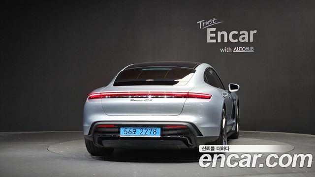 Porsche Taycan GTS — пробег 8 115 км — фото 4 из 5