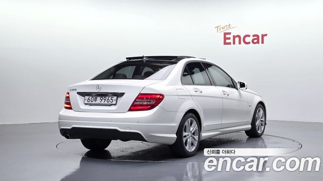 Mercedes-Benz C-Class C200 CGI AVANTGARDE — пробег 39 095 км — фото 2 из 5