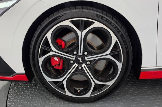 Hyundai AVANTE 2.0 N — пробег 1 018 км — фото 5 из 5