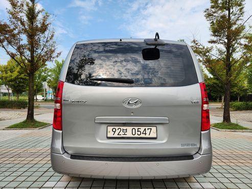 Hyundai Starex Van 3-Seater Smart — пробег 251 000 км — фото 4 из 5